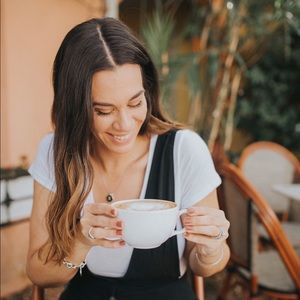 Meet your Posher, Laurie